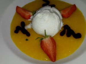 Zitronensorbet mit Mangosoße